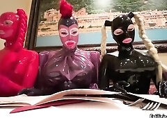 Going out for dinner is always wonderful. But in latex it's even greater quantity pleasure! Lola Noir, Lizanne and I clothed up in full latex fro