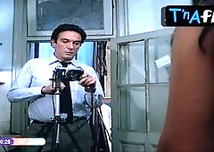Ingrid Pelicori Sexy Scene  in El Agujero En La Pared