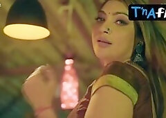 Zainab Patra Butt Scene  in Balam Pichkari