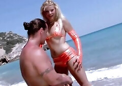 Hot golden-haired beauty bang anal outdoor